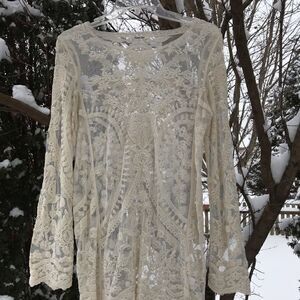 🌈Lovely long sleeved S lace top!